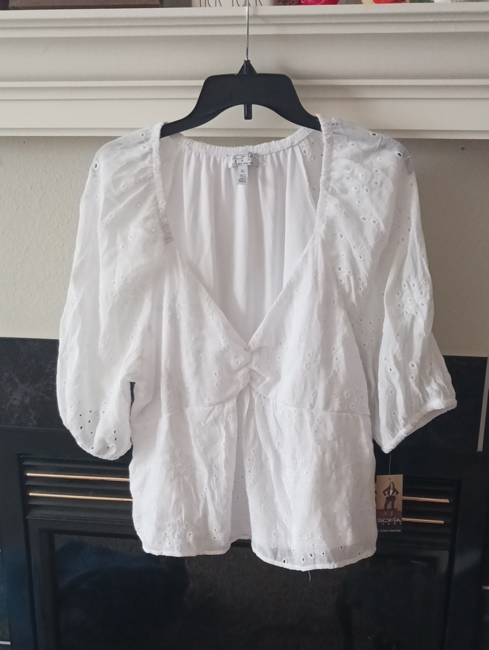 Sofia by sofia vergara White Eyelet V-Neck Peasant Top